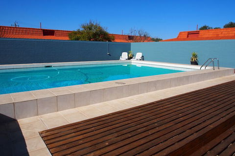 Dongara Hotel Motel - Sunshine Coast Guide 1