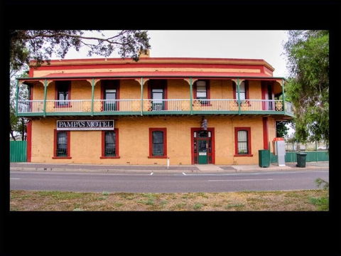 Pampas Motel - Sunshine Coast Guide 1