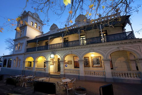 Yarra Valley Grand Hotel - Sunshine Coast Guide 1