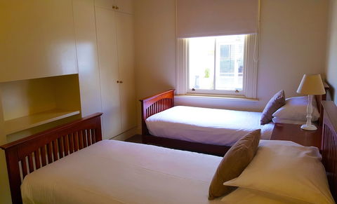 The Victoria - Sunshine Coast Guide 3
