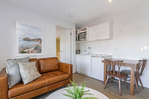 The Victoria - Sunshine Coast Guide 4