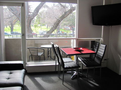 Apartments On Flemington - Sunshine Coast Guide 3