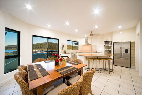 Portside Whitsunday Luxury Holiday Apartments - Sunshine Coast Guide 5