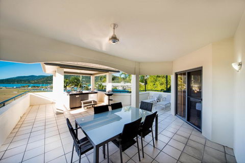 Portside Whitsunday Luxury Holiday Apartments - Sunshine Coast Guide 3