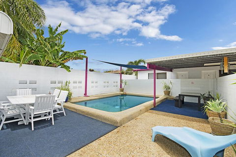 Townsville Holiday Apartments - Sunshine Coast Guide 1