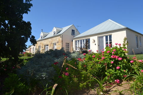 Mulberry Cottage B&B - Sunshine Coast Guide 2