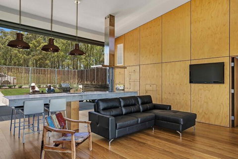 The Longhouse Suite 2 - Sunshine Coast Guide 7