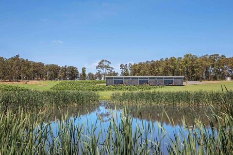 The Longhouse Suite 2 - Sunshine Coast Guide 1