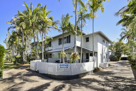 Coco Bay Resort - Sunshine Coast Guide 0