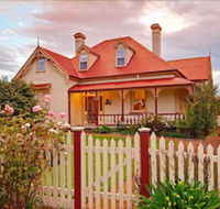 Cambridge House - Sunshine Coast Guide