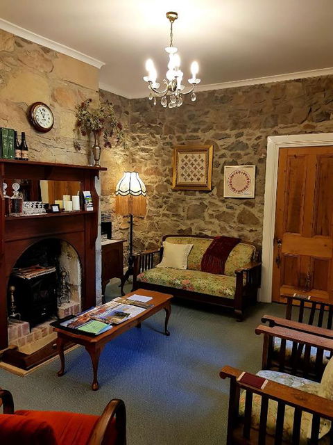 Orfords Sanda House B & B - Sunshine Coast Guide 2