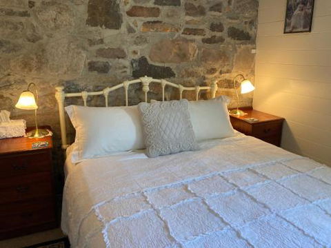 Orfords Sanda House B & B - Sunshine Coast Guide 1