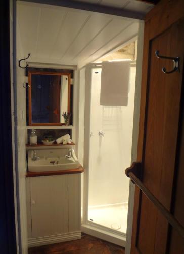 Orfords Sanda House B & B - Sunshine Coast Guide 4