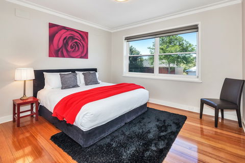 Lake Wendouree Luxury Apartments On Webster - Sunshine Coast Guide 4