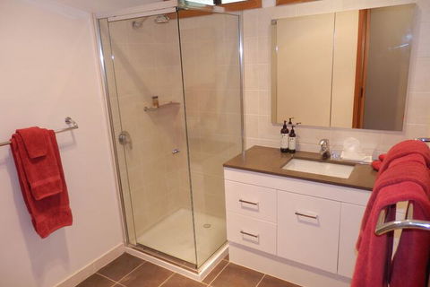 Mast Gully Gardens Bed & Breakfast - Sunshine Coast Guide 2