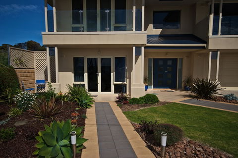 Searenity Holiday Accommodation - Sunshine Coast Guide 0
