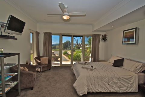 Searenity Holiday Accommodation - Sunshine Coast Guide 1