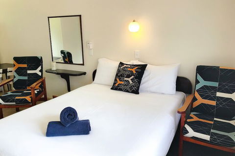 Paradise Court Holiday Units - Sunshine Coast Guide 7