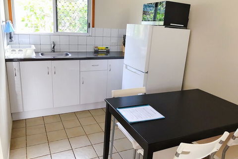 Paradise Court Holiday Units - Sunshine Coast Guide 5