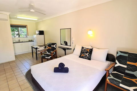 Paradise Court Holiday Units - Sunshine Coast Guide 6