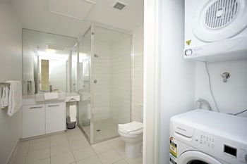 Astra Apartments - Docklands - Sunshine Coast Guide 1