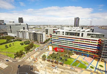 Astra Apartments - Docklands - Sunshine Coast Guide 0