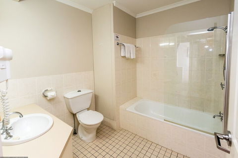 White Crest Apartments - Sunshine Coast Guide 6