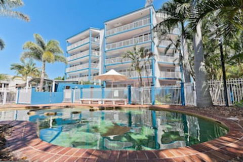 White Crest Apartments - Sunshine Coast Guide 0