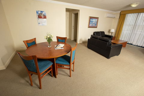 Springwood Tower Apartment Hotel - Sunshine Coast Guide 6