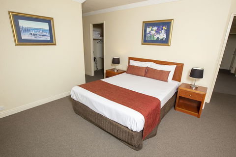 Springwood Tower Apartment Hotel - Sunshine Coast Guide 5