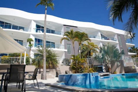 Arc Resort - Sunshine Coast Guide 0
