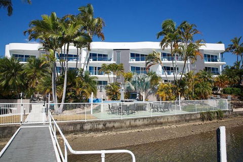 Arc Resort - Sunshine Coast Guide 2