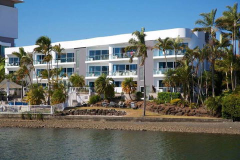 Arc Resort - Sunshine Coast Guide 3