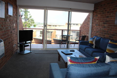 Pacific Heights Holiday Apartments & Munn's Tower House - Sunshine Coast Guide 1