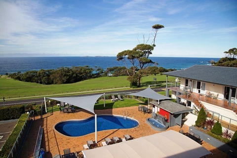Amooran Oceanside - Sunshine Coast Guide 1