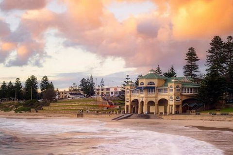 Cottesloe Beach Chalets - Sunshine Coast Guide 6