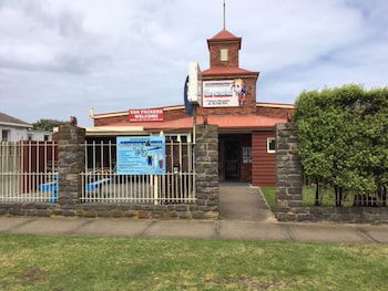 Warrnambool Beach Backpackers - Sunshine Coast Guide 1