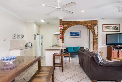 Atlantis - Sunshine Coast Guide 6