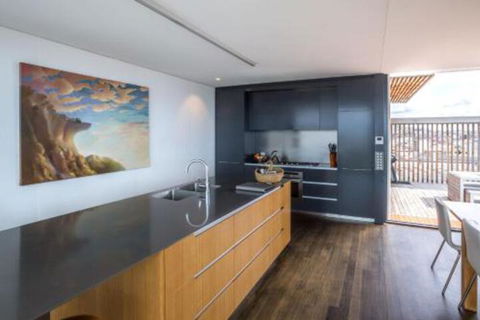 Avalon City Retreat - Sunshine Coast Guide 2