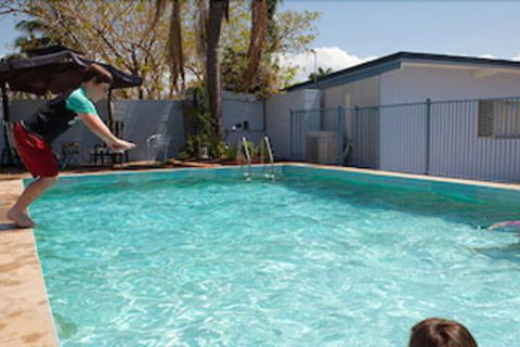 Strand Motel - Sunshine Coast Guide 2