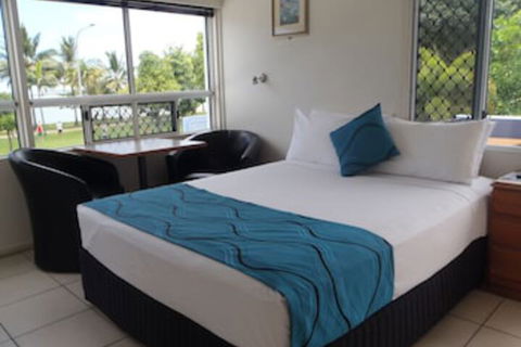 Strand Motel - Sunshine Coast Guide 0