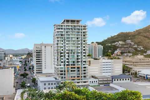 Direct Hotels â€“ Dalgety Apartments - Sunshine Coast Guide 1