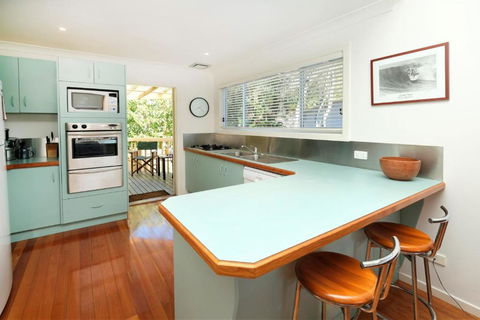 SPINNAKER 1 - Sunshine Coast Guide 2