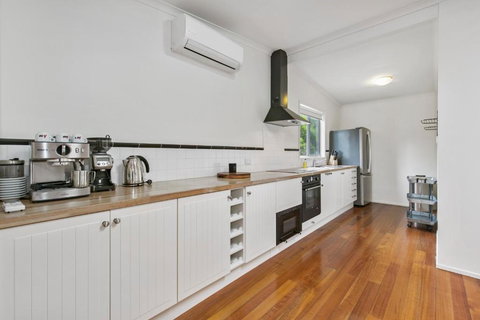 To The Beach - Sunshine Coast Guide 2