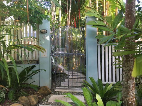 Garden Villa On Murphy - Sunshine Coast Guide 4