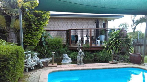 GOLDEN LACE B & B - Sunshine Coast Guide 2