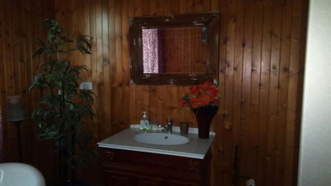 GOLDEN LACE B & B - Sunshine Coast Guide 3