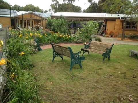Mud Hollow Barn - Sunshine Coast Guide 2