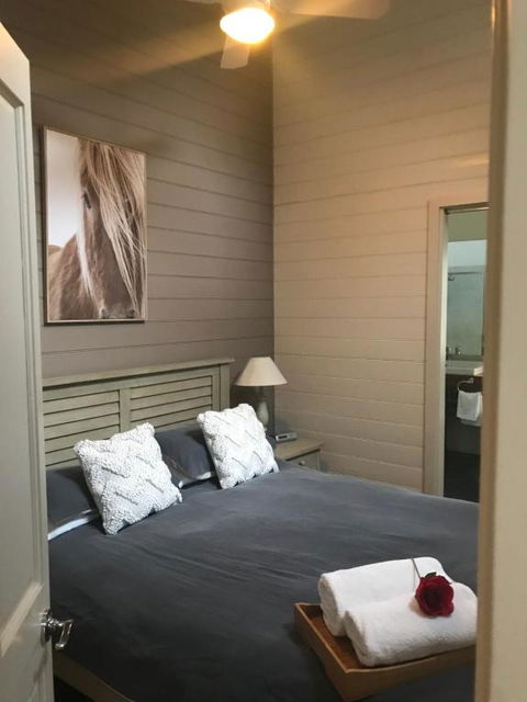 Two Truffles Cottages - Sunshine Coast Guide 2