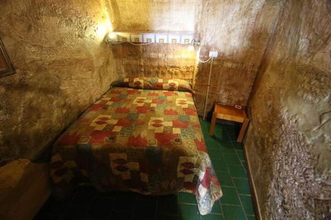 The Underground Motel - Sunshine Coast Guide 6